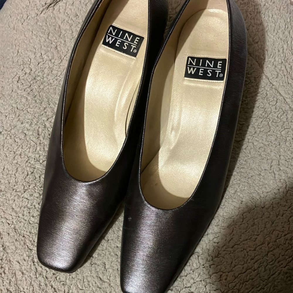 Nine West Gold and Silver/Pewter tone Heels with Vintage Pump Style